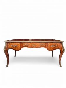 Scrivania Francese Luigi XV dell’800 in Noce e Bois de Rose