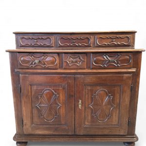Credenza italiana in noce massello del 1700