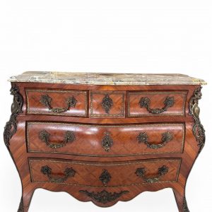 Cassettone in stile Napoleone III con piano in marmo